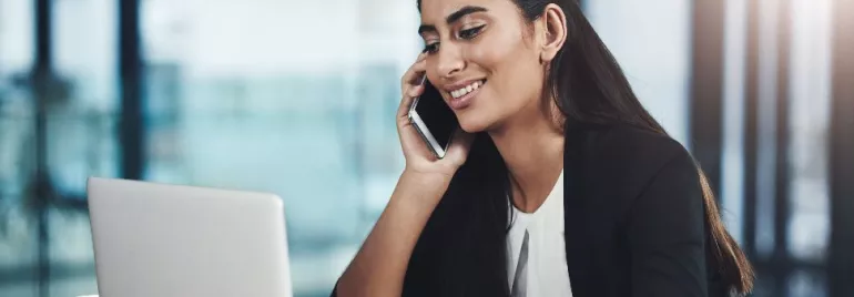 lady-on-call-looking-at computer